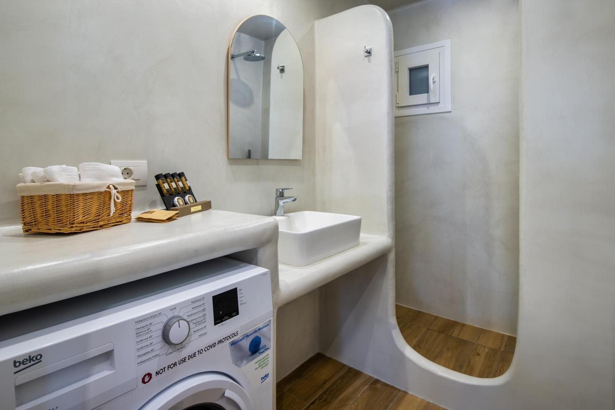 Peaceful Seafront Retreat In Santorini -Sonus Mare Beach Houses Vourvoúlos Eksteriør billede