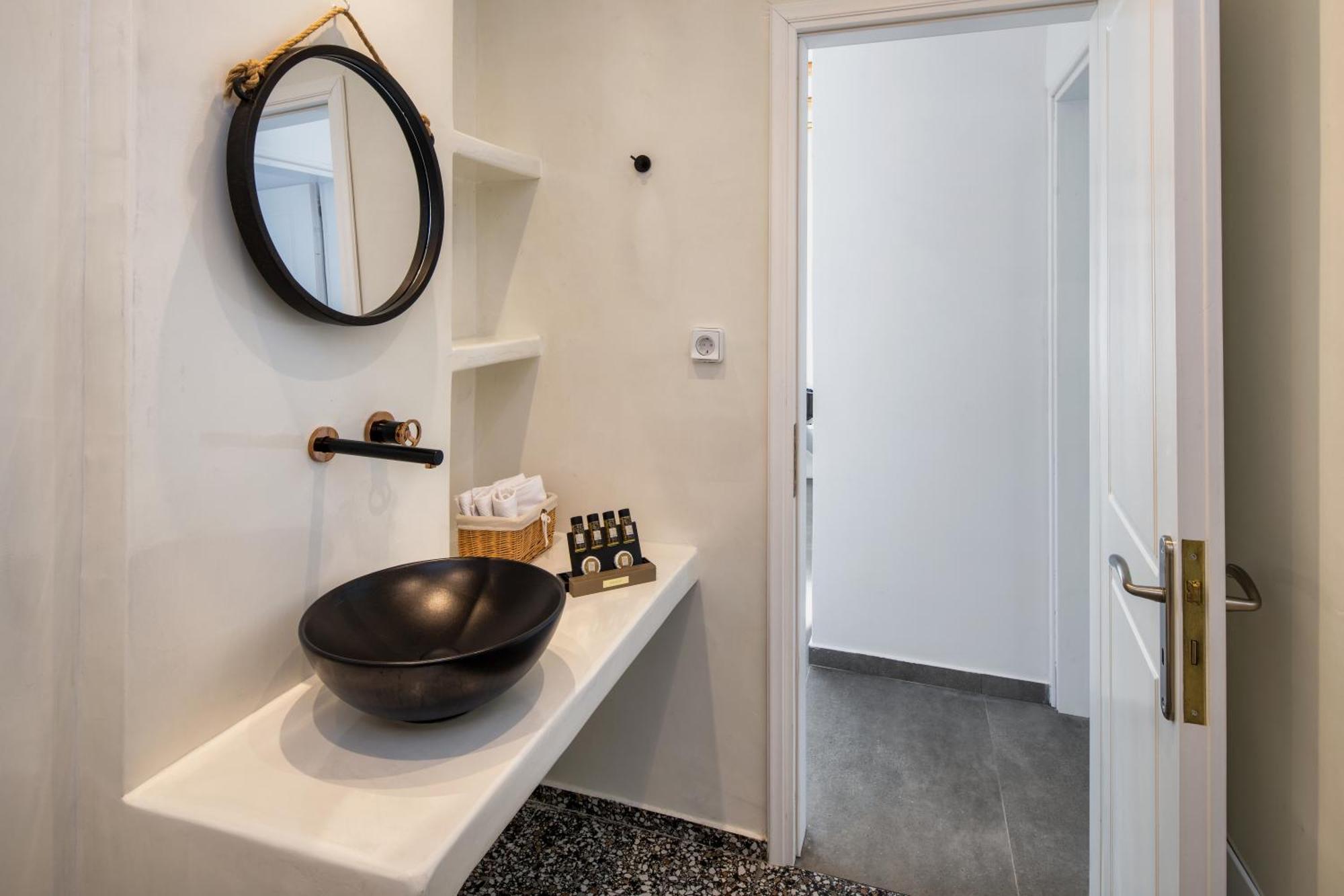 Peaceful Seafront Retreat In Santorini -Sonus Mare Beach Houses Vourvoúlos Eksteriør billede